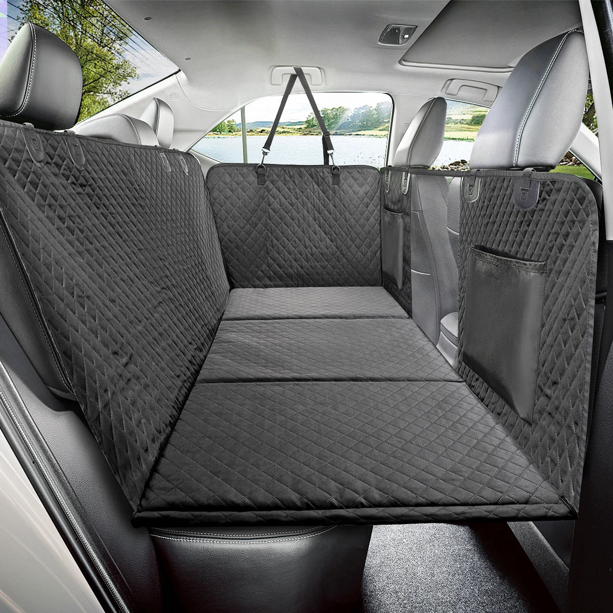 Housse de siège auto imperméable pour chien, vue d'ensemble sur banquette arrière